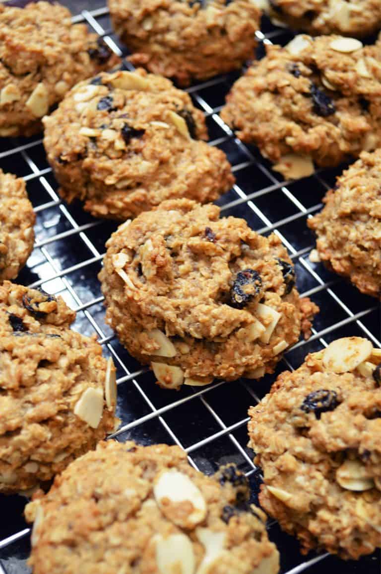 almond and raisin oatmeal cookies