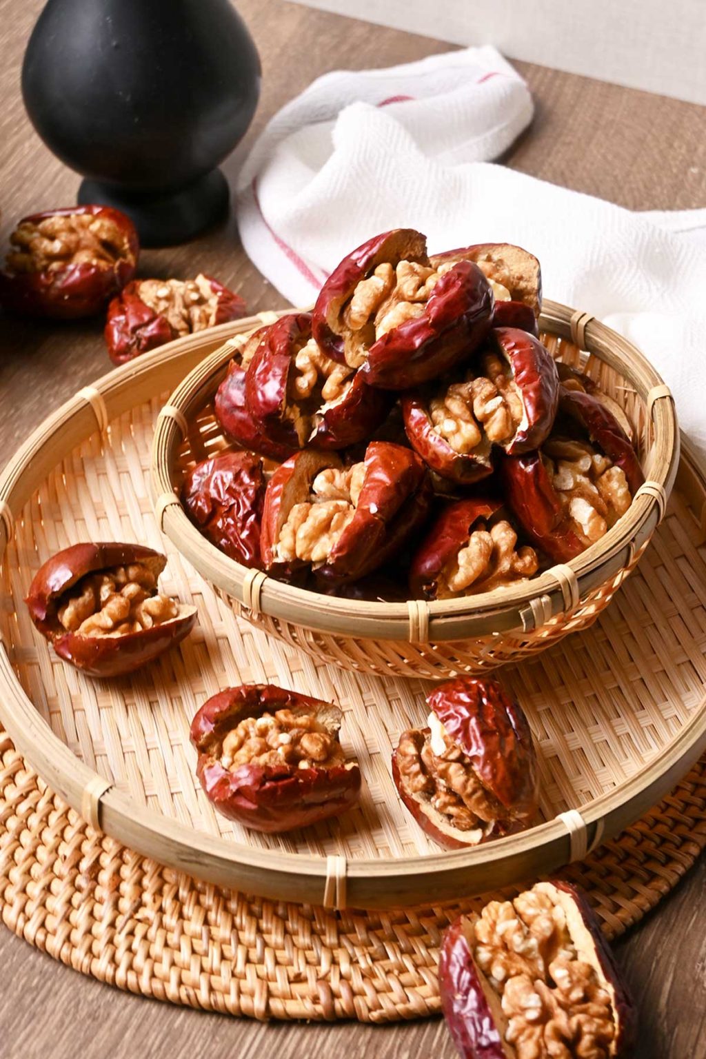 walnut stuffed red dates