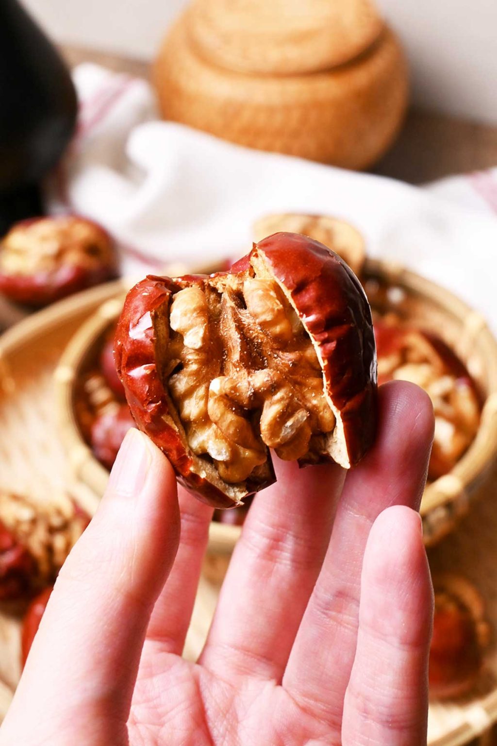 walnut stuffed red dates