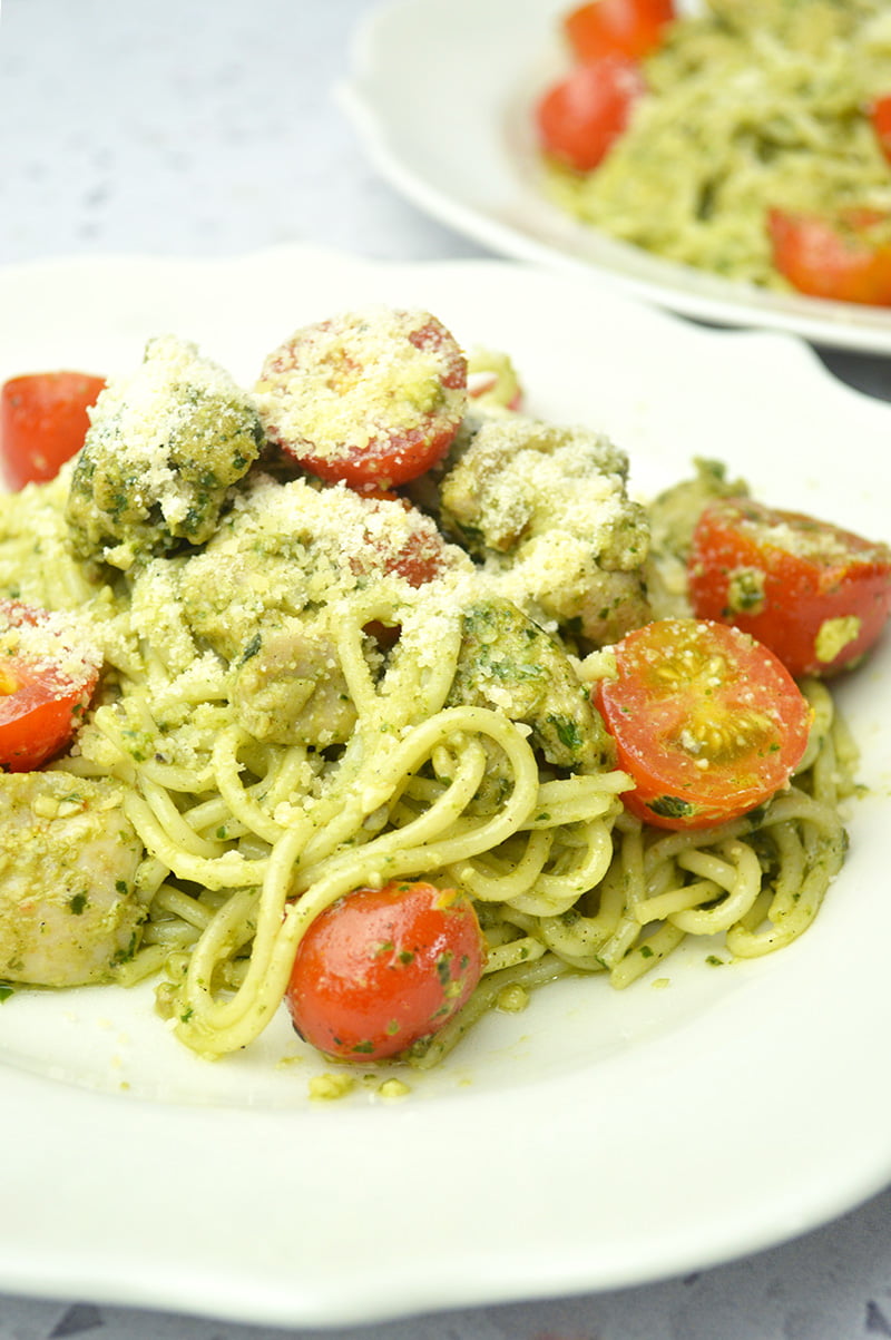 chicken pesto spagetti with cherry tomatoes