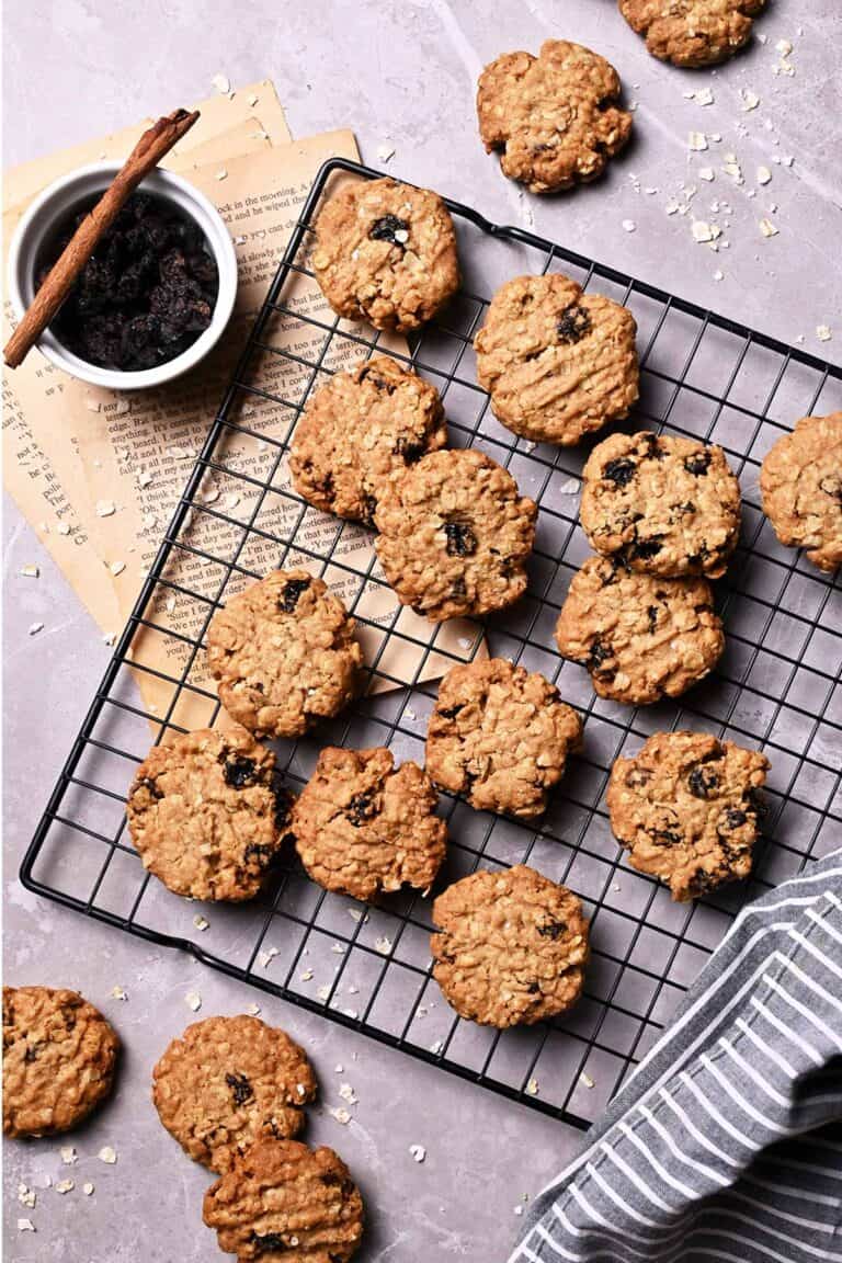 crunchy oatmeal raisin cookies
