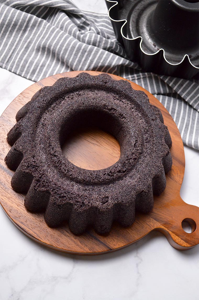 steamed black glutinous rice cake