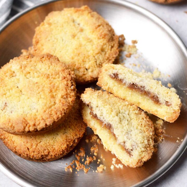 apple crumble cookies made in muffin tin