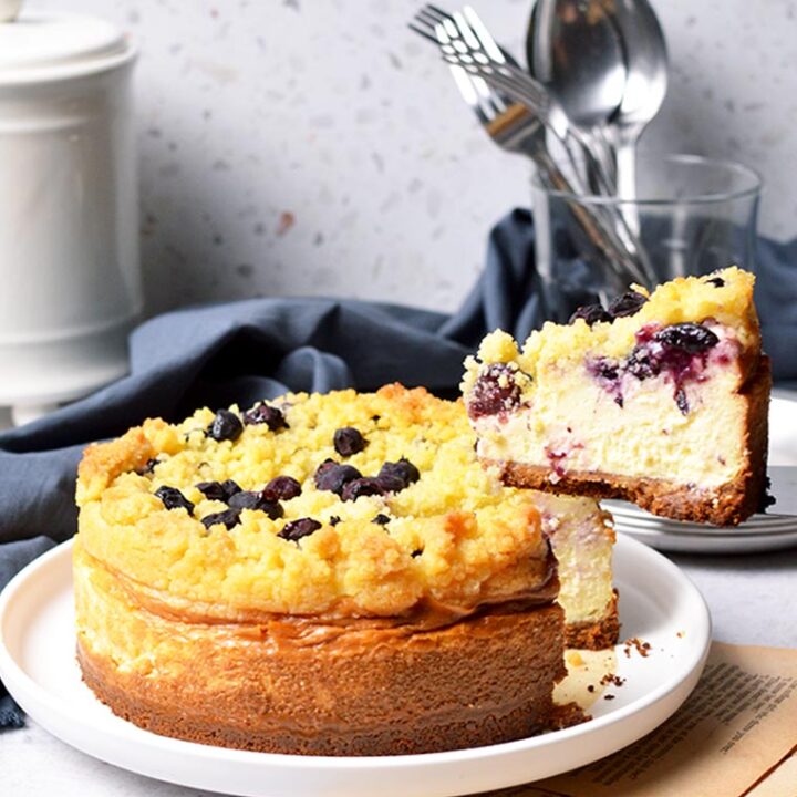 blueberry crumble cheesecake