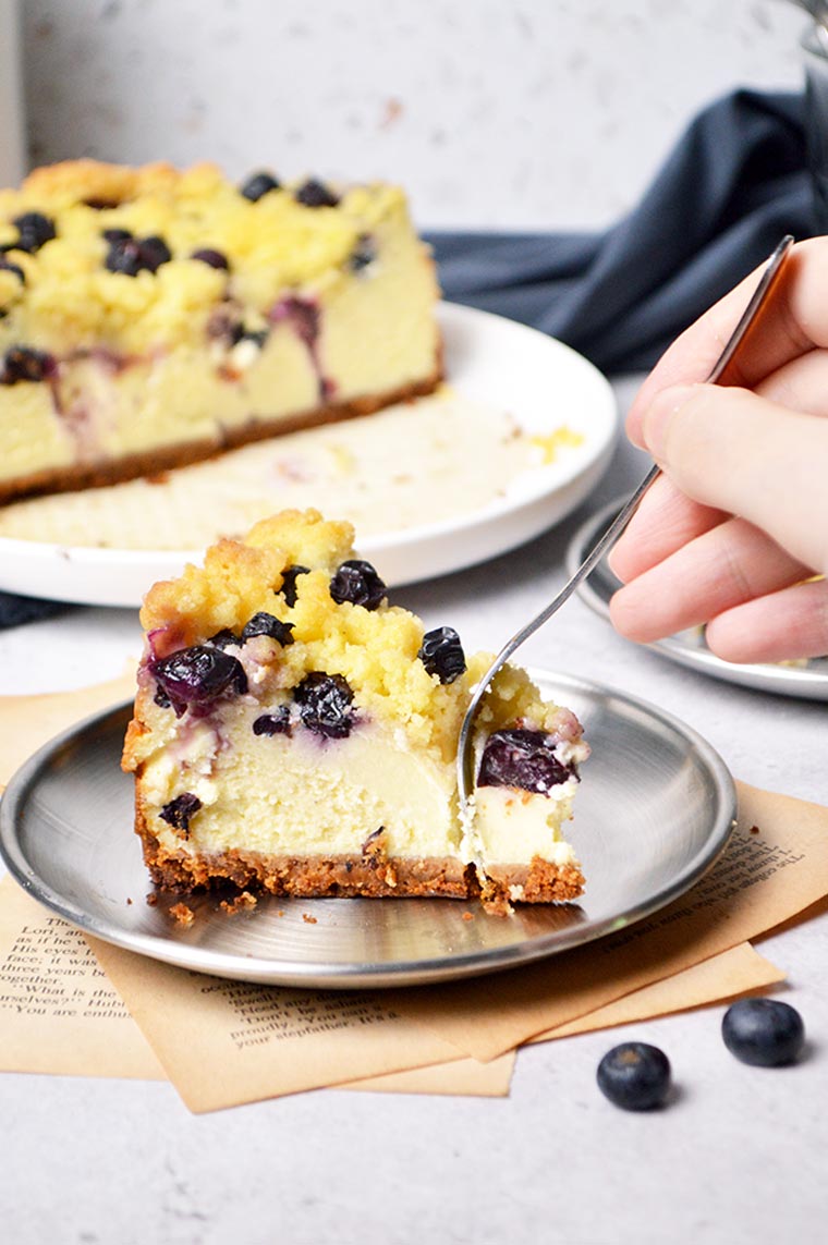 blueberry crumble cheesecake
