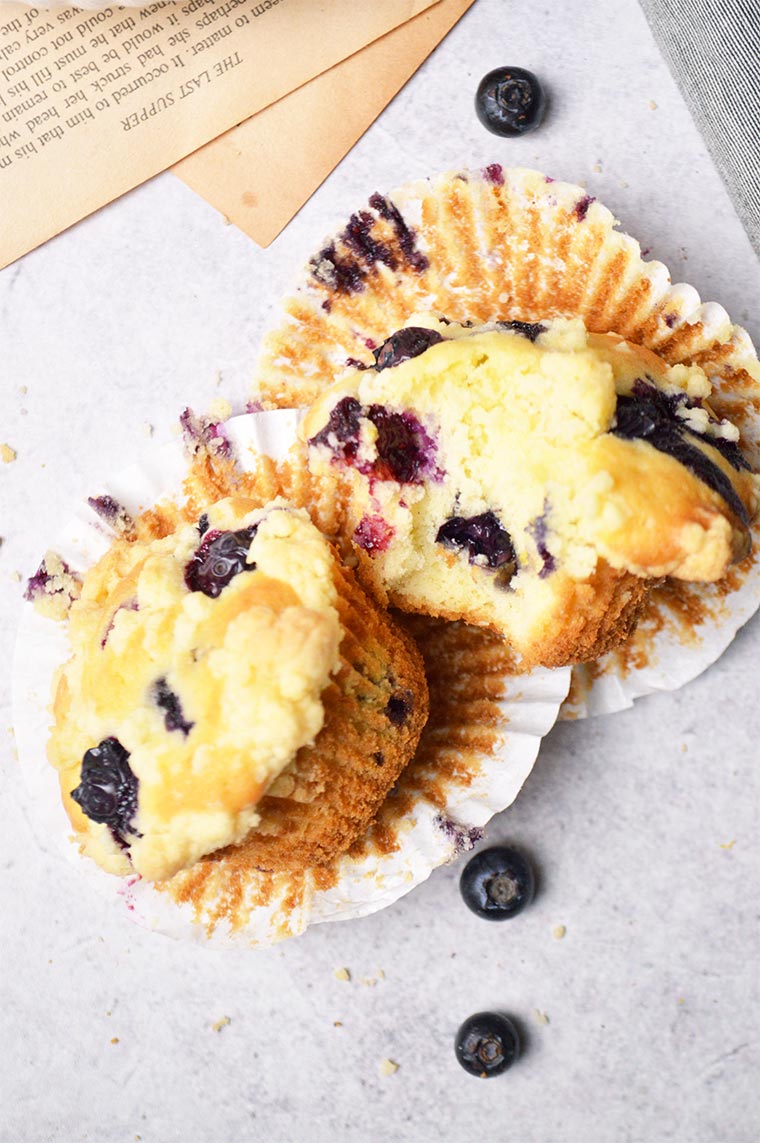 blueberry crumble muffins