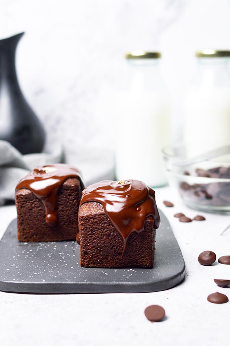 chocolate cube pound cakes with chocoalte drip