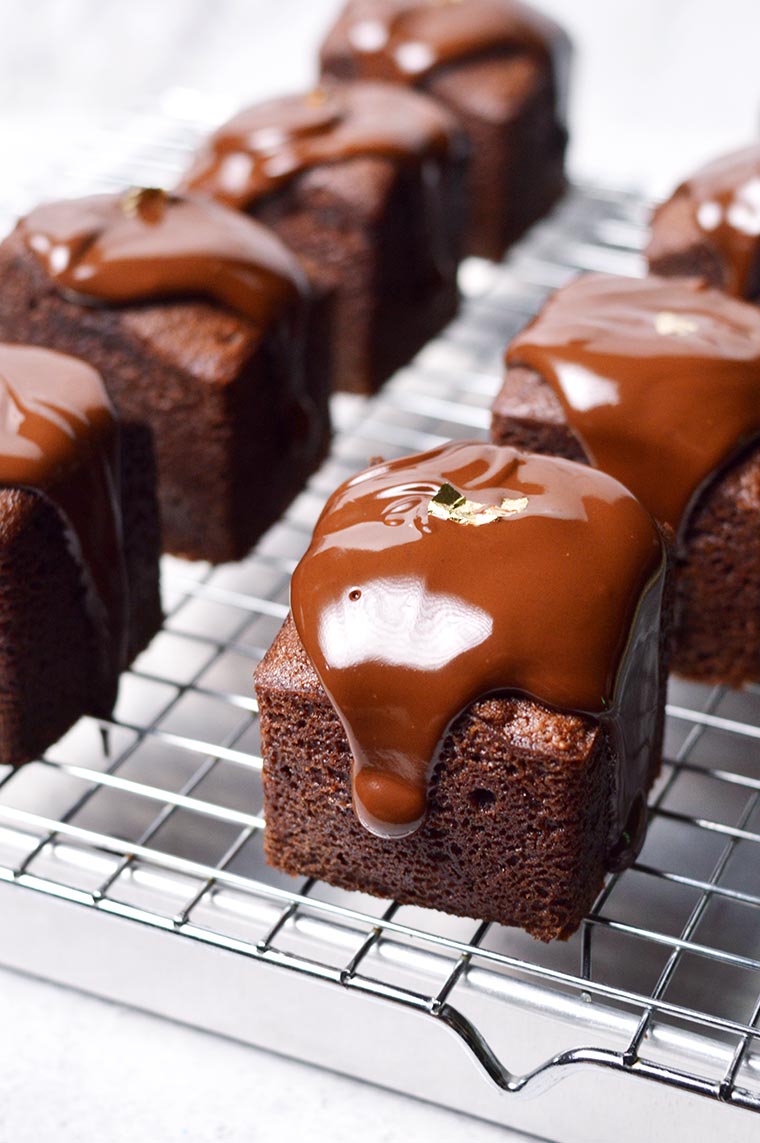 chocolate cube pound cakes with chocoalte drip