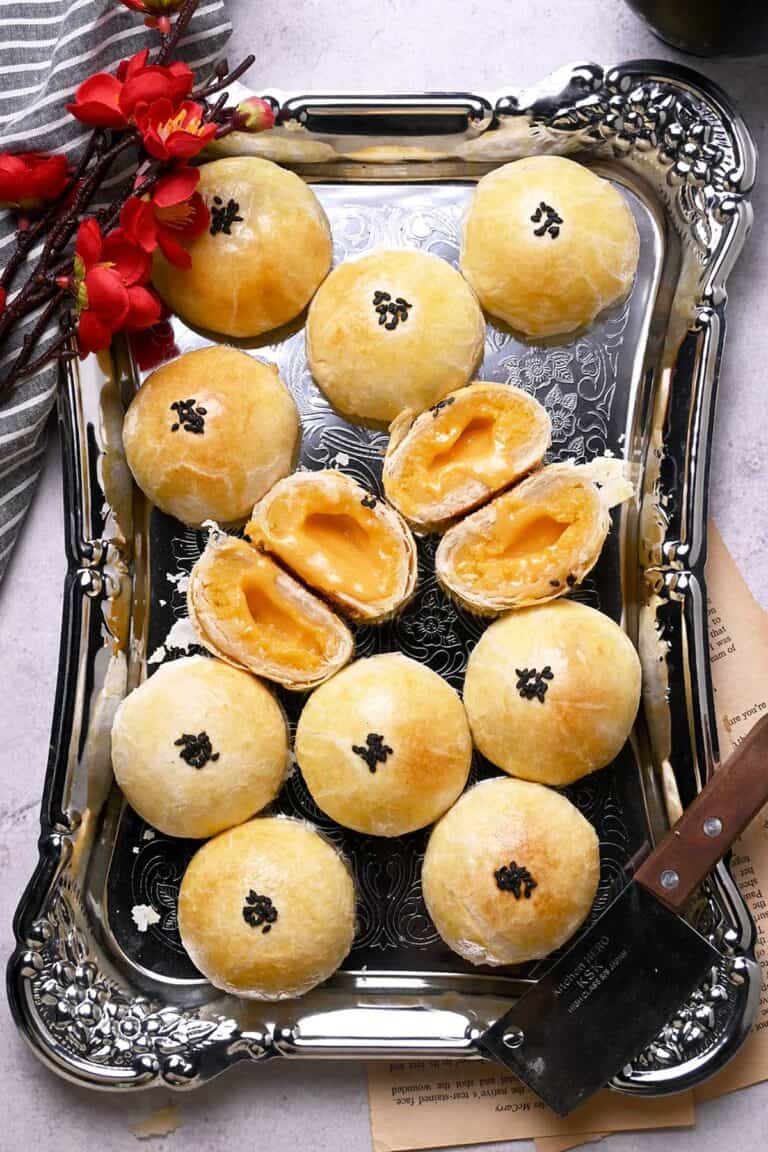 Thousand Layers Lava Custard Mooncakes - Jaja Bakes - jajabakes.com
